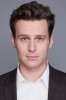 photo Jonathan Groff (Stimme)